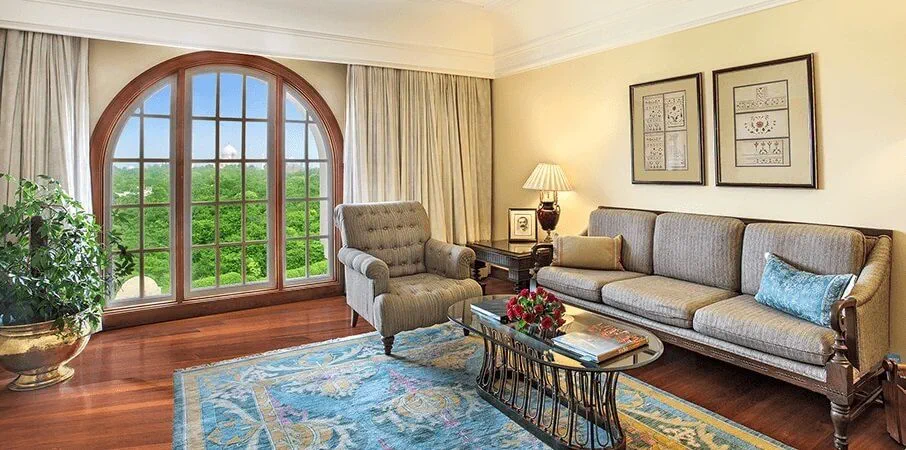 Deluxe Suite living room - Romantic Vistas