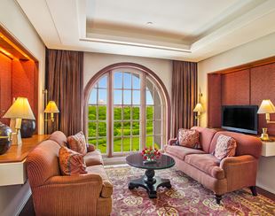 Spacious living room in the Kohinoor Suite at The Oberoi Amarvilas, Agra with regal décor.