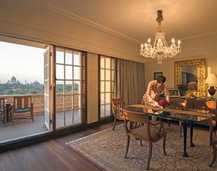 Sitting area in the Luxury Suite at The Oberoi Amarvilas, Agra with elegant décor touches.