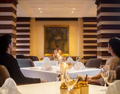 Esphahan – The Oberoi Amarvilas, Agra's signature Indian restaurant known for traditional Mughal cuisine.