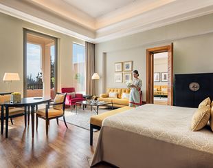 Deluxe room with terrace and seating, Oberoi Marrakech