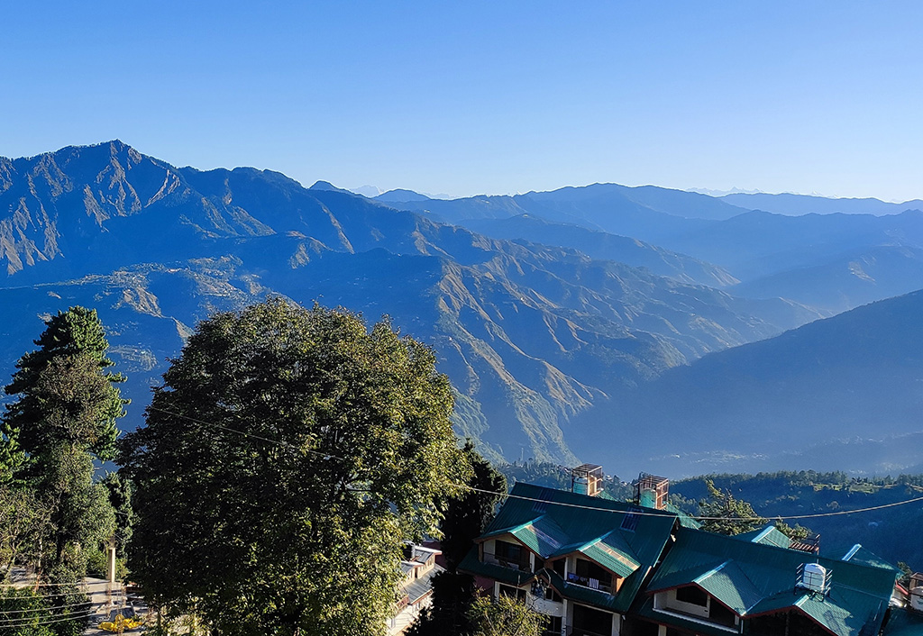 Luxury hotel in Shimla with scenic mountain view Ideal for relaxation