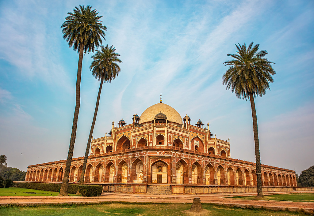 Humayun's Tomb in Delhi, surrounded by palms, sunny day Nearby, 5 star hotel, The Oberoi New Delhi