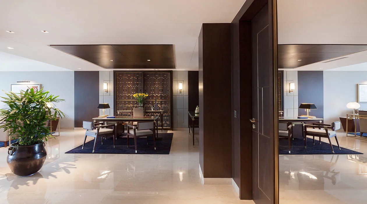 Luxurious lobby in The Oberoi New Delhi, elegant decorations, five-star ambiance
