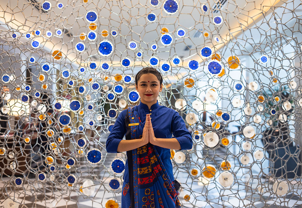 Welcome lobby or overview of The Oberoi New Delhi, 5 star hotel.