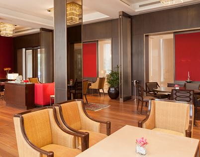 Elegant lounge at The Oberoi New Delhi, 5-star hotel setting