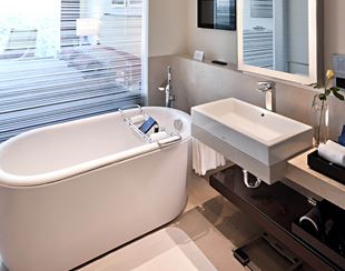 Luxurious bathroom with tub at The Oberoi New Delhi, 5 star hotel.