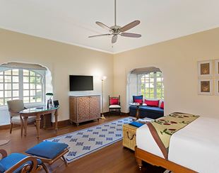 A luxurious room in The Oberoi Sukhvilas, 5-star Siswan Forest Resort.