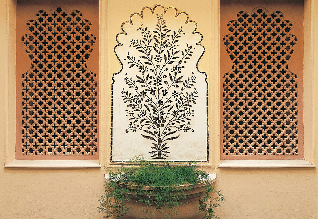 Traditional Thekri mirror art workshop at The Oberoi Udaivilas, Udaipur, showcasing local craftsmanship at a luxury hotel.