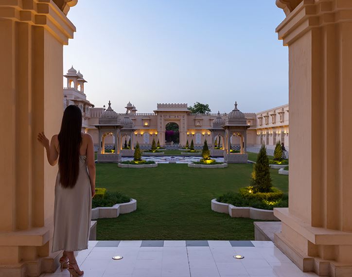 Early Advantage Rate promotion at The Oberoi Udaivilas, Udaipur, offering savings on advance bookings at a 5 star hotel.