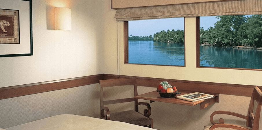 Deluxe Cabins, The Oberoi Vrinda Luxury Kerala Cruiser