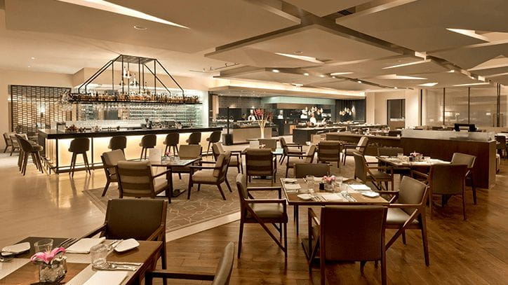 360 Degree Bar at 5 Star Luxury Hotel in Delhi, The Oberoi New Delhi