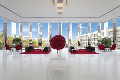 The lobby at The Oberoi, Gurgaon