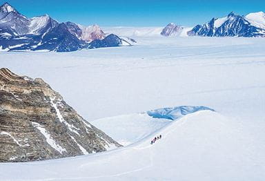 MOUNTAINEERING IN THE ELLSWORTH MOUNTAINS Antarctica