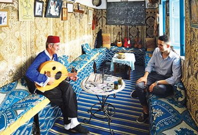 Oud player at Les Fils du Détroit tea house