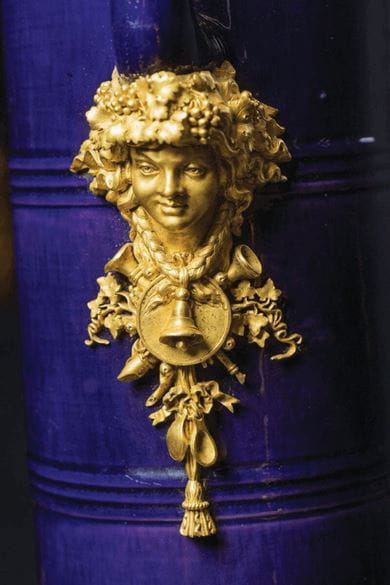 Gouthière often exploited the enlivening contrasts of matte and reflective finishes 