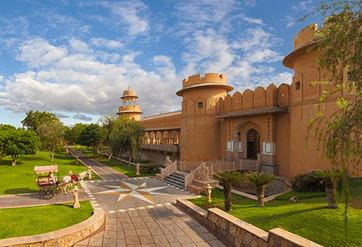 The exterior facade of The Oberoi Rajvilãs, Jaipur