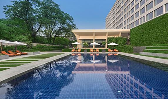 new-delhi-night-complimentary-offer-500x294