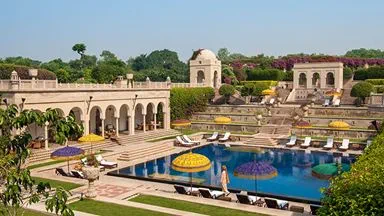 amarvilas-gallery-featured-7-swimming-pool-724x407