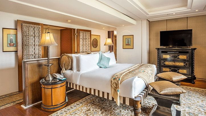 Kohinoor Suite at 5 Star Luxury Resort in Agra, The Oberoi Amarvilas