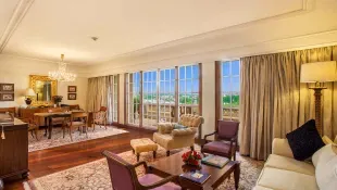 Luxury Suite at 5 Star Resort in Agra The Oberoi Amarvilas