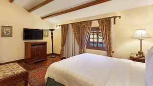Deluxe Suites in 5 Star Hotel The Oberoi Cecil Shimla