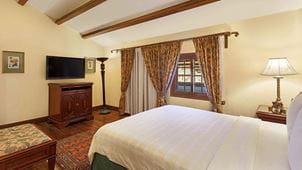 Deluxe Suites in 5 Star Hotel The Oberoi Cecil Shimla