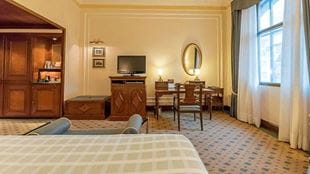 Deluxe Room, The Oberoi Grand, Kolkata