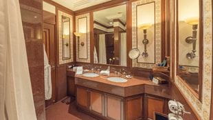 Deluxe Suite, The Oberoi Grand, Kolkata