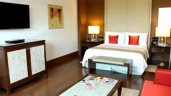 Deluxe Suite at 5 Star Hotels The Oberoi Gurgaon