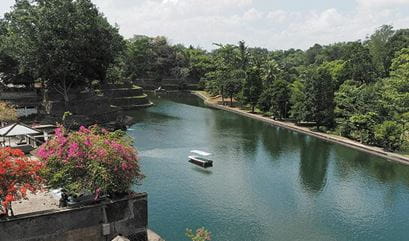 Narmada Water Palace, Lombok