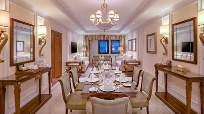 Royal-suite--sitting-room-724x407