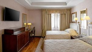 Royal-suite-haram-view-second-bedroom-724x407