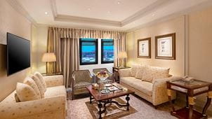 Royal-suite-haram-view-sitting-area-724x407