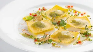 mumbai-ricotta-spinach-raviolli-dining-724x407