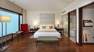 Deluxe Suites in Mumbai at 5 Star Hotel at The Oberoi Mumbai