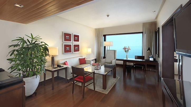 Deluxe Suites in Mumbai at 5 Star Hotel at The Oberoi Mumbai