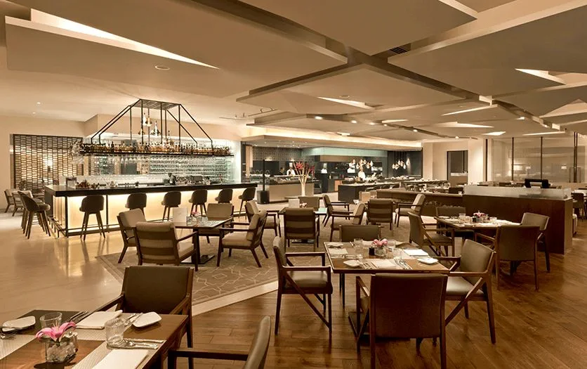 360 Degree Bar at 5 Star Hotel in Delhi, The Oberoi New Delhi