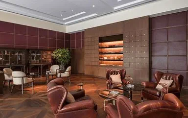 The Club Bar and Cigar Lounge at the 5 Star Hotel in Delhi, The Oberoi New Delhi