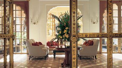 rajvilas-gallery-featured-8-lobby-entrance-724x407