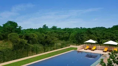 sukhvilas-gallery-featured-10-poolside-with-cloiuds-724x407