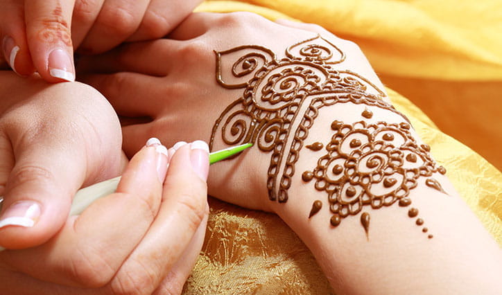 udaivilas-experience-henna-art-724x426