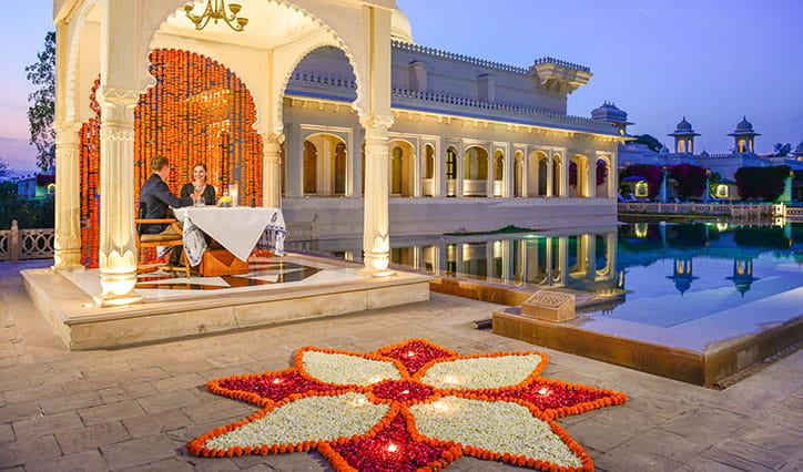 udaivilas-experience-private-dinner-under-lakeside-dome-724x426