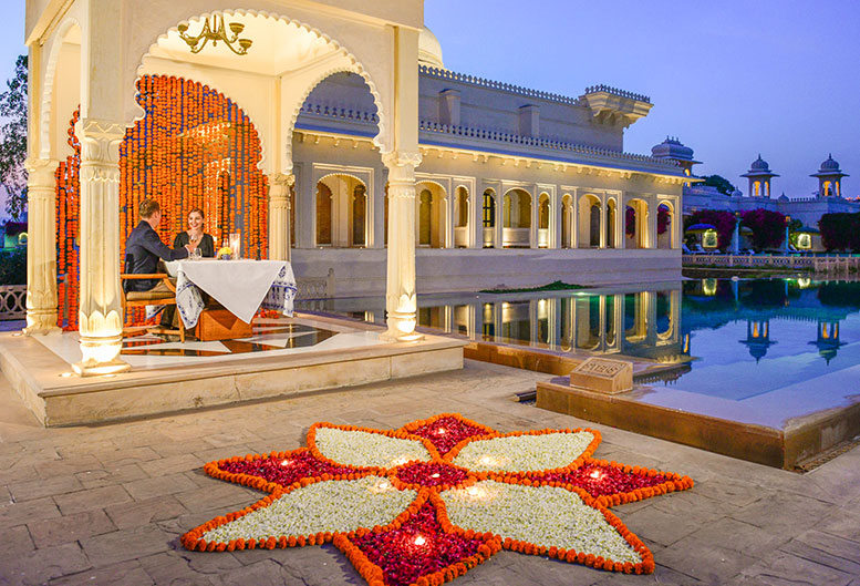 udaivilas-experience-private-dinner-under-lakeside-dome-777x529