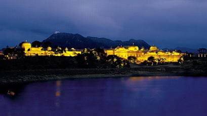 udaivilas-gallery-featured-2-exterior-evening-724x407